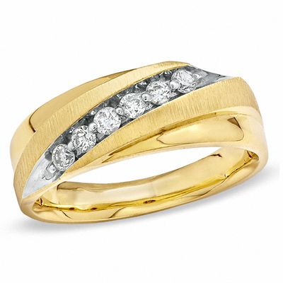 Men's CT. T.W. Diamond Slant Luxury Fit Wedding Band in 10K Gold