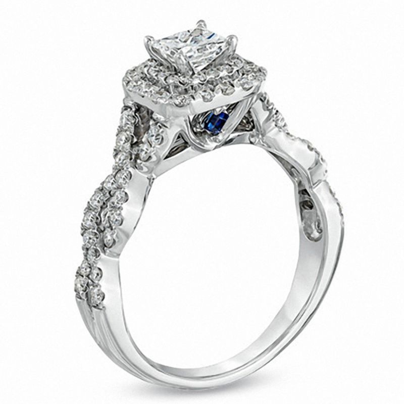 Engagement ring with a princess cut central diamond