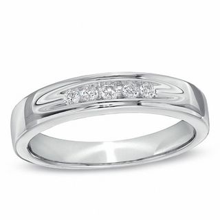 Men's 0.16 CT. T.W. Diamond Five Stone Wedding Band in 10K White Gold