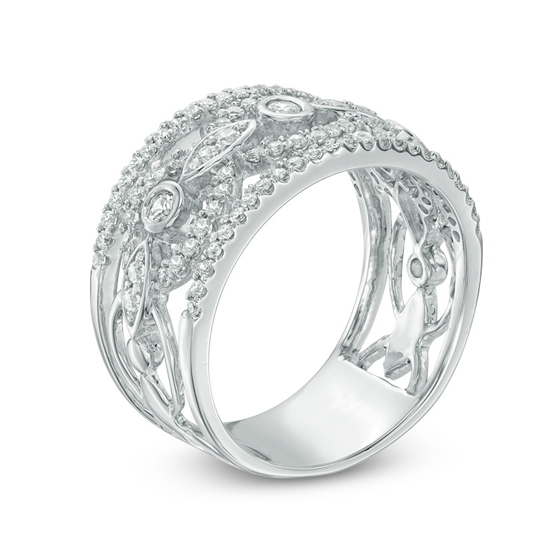 0.58 CT. T.W. Diamond Circle Link Band in 10K White Gold