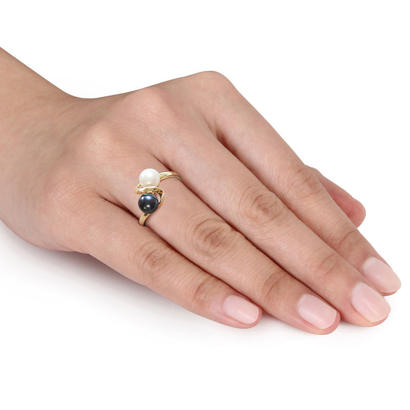 Main Image 4 of 5.5-6.0mm Button White and Dyed Black Freshwater Cultured Pearl Bypass Ring in 10K Gold