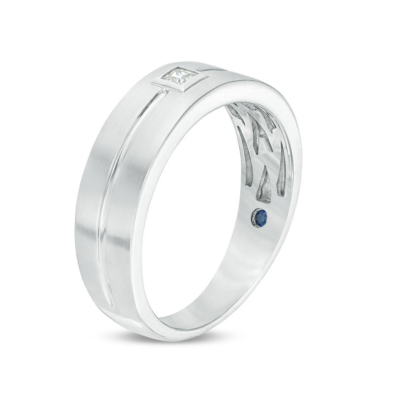 Vera Wang Love Collection Men’s 0.07 CT. Square Diamond Solitaire Centre Groove Wedding Band in 14K White Gold