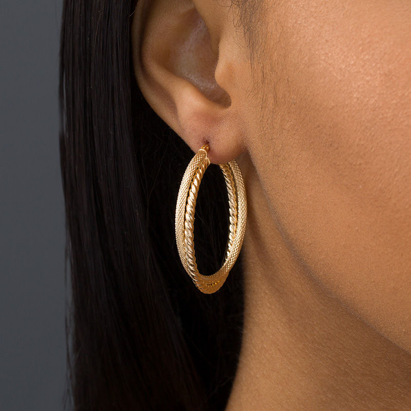 Italian Gold 30.0mm Diamond-Cut and Ribbed Hoop Earrings in 14K Gold