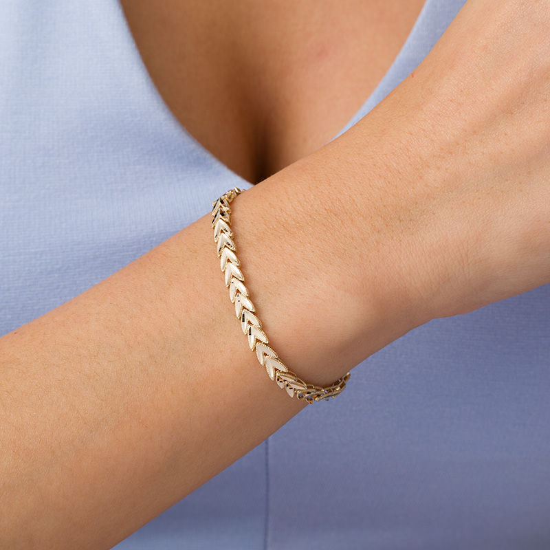 Main Image 2 of 5.0mm Diamond-Cut "V"-Link Chain Vintage-Style Bracelet in 14K Gold - 7"
