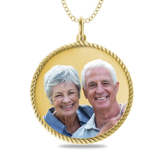 Engravable Photo Rope Frame Circle Pendant in 10K White, Yellow or Rose Gold (1 Image and 3 Lines)