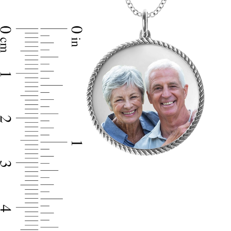 Engravable Photo Rope Frame Circle Pendant in 10K White, Yellow or Rose Gold (1 Image and 3 Lines)