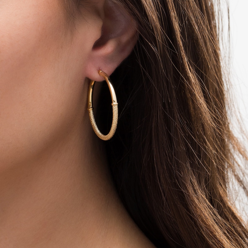 Italian Gold 30.0mm Multi-Finish Collar Hoop Earrings in 14K Gold