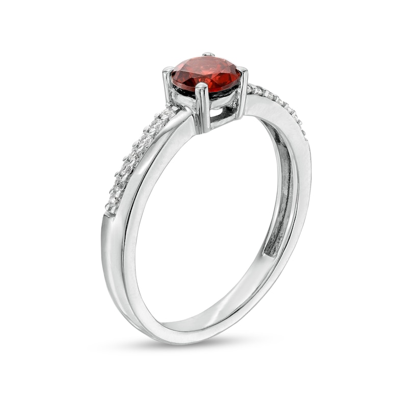 5.0mm Garnet and White Lab-Created Sapphire Mirrored Shank Ring in Sterling Silver
