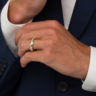 Men's 0.25 CT. T.W. Diamond Point Band in 10K Gold