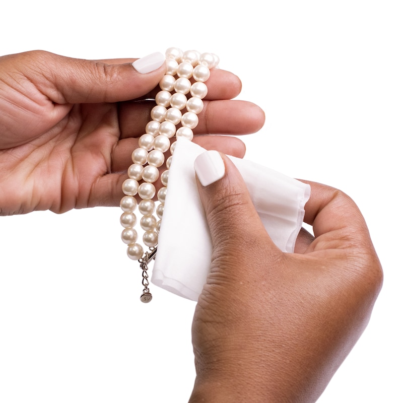 Main Image 3 of Lasting Brilliance Jewellery and Watch Cleansing Wipes – 10 Pack