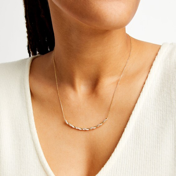 Circle of Gratitude® Collection 0.30 CT. T.W. Diamond Polished Curved Bar Necklace in 10K Gold - 19"