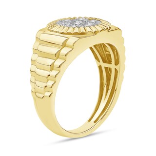 0.15 CT. T.W. Multi-Diamond Coin-Edge Frame Ribbed Shank Ring in 10K Gold