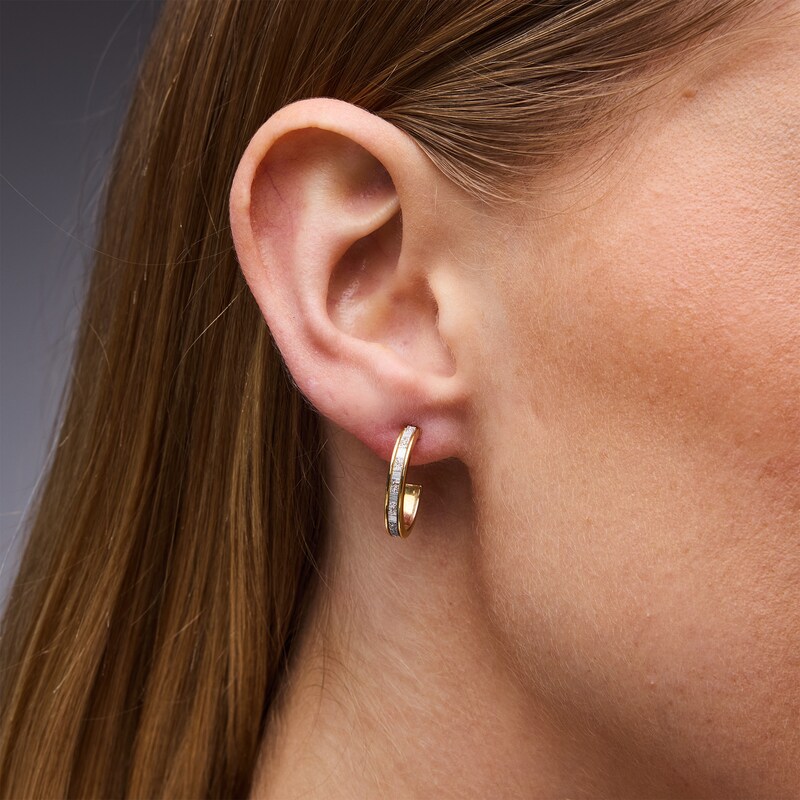 19.0mm Glitter J-Hoop Earrings in Hollow 14K Gold