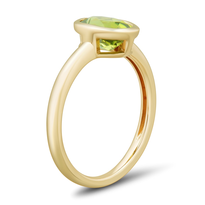 Main Image 2 of 8.0mm x 6.0mm Oval Peridot Solitaire Ring in 10K Gold