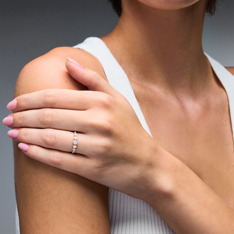 Main Image 2 of 0.45 CT. T.W. Certified Lab-Grown Diamond Station Band in 14K Gold (F/VS2)