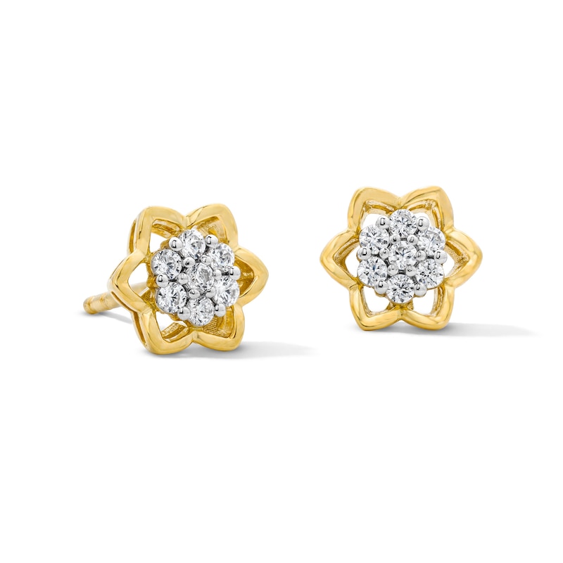 Main Image 1 of 0.18 CT. T.W. Certified Lab-Grown Diamond Flower Stud Earrings in 18K Gold (F/VS2)