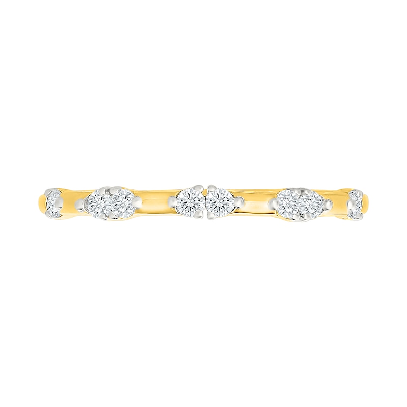 1.23 CT. T.W. Oval Certified Lab-Grown Diamond Cluster Bridal Set 10K Gold (F/VS2)
