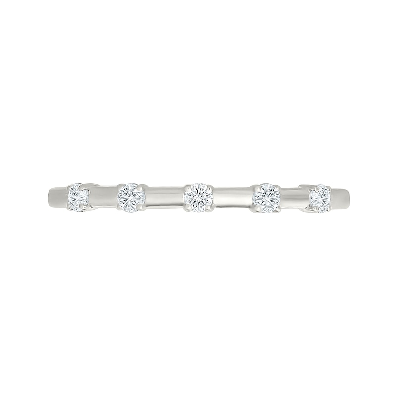 0.95 CT. T.W. Cushion-Cut Certified Lab-Grown Diamond Bridal Set 10K White Gold (F/VS2)