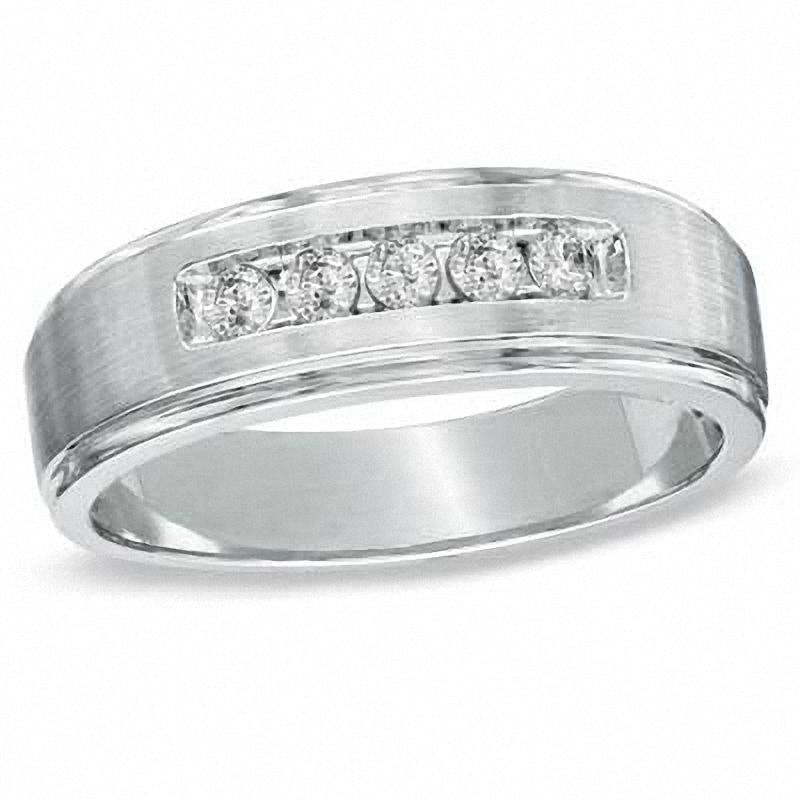 Previously Owned - Men's 0.25 CT. T.W. Diamond Five Stone Wedding Band in 14K White Gold|Peoples Jewellers