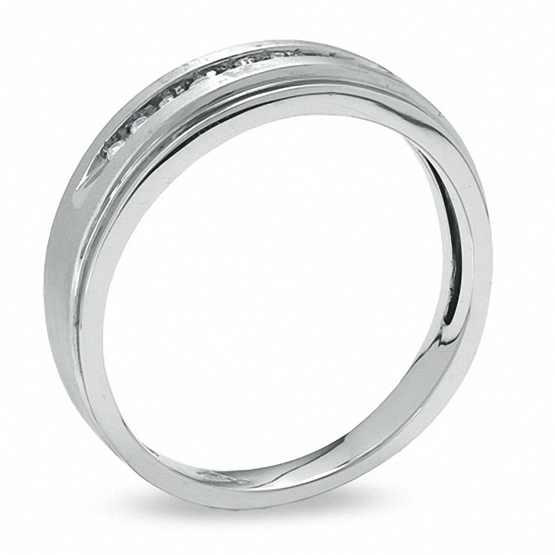 Previously Owned - Men's 0.10 CT. T.W. Diamond Wedding Band in 10K White Gold