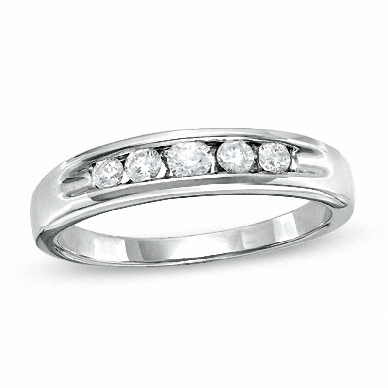 Previously Owned - 0.25 CT. T. W. Diamond Graduated Five Stone Wedding Band in 14K White Gold