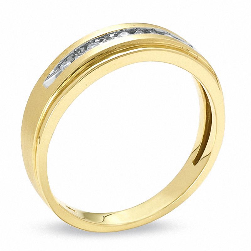 Previously Owned - 0.10 CT. T.W. Diamond Wedding Band in 10K Gold
