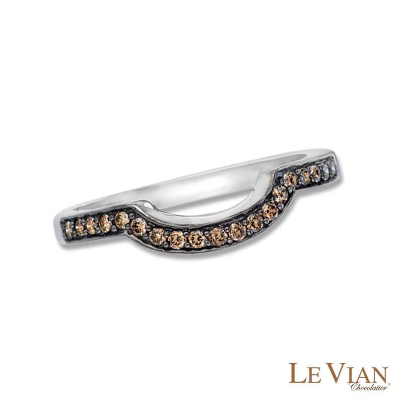 Previously Owned - Le Vian Chocolate Diamonds® 0.17 CT. T.W. Diamond Contour Wedding Band in 14K Vanilla Gold™