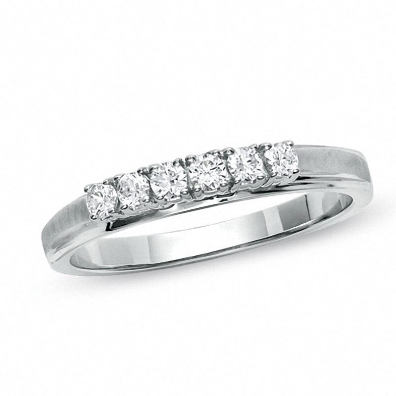 Previously Owned - Ladies' 0.25 CT. T.W. Diamond Wedding Band in 14K White Gold