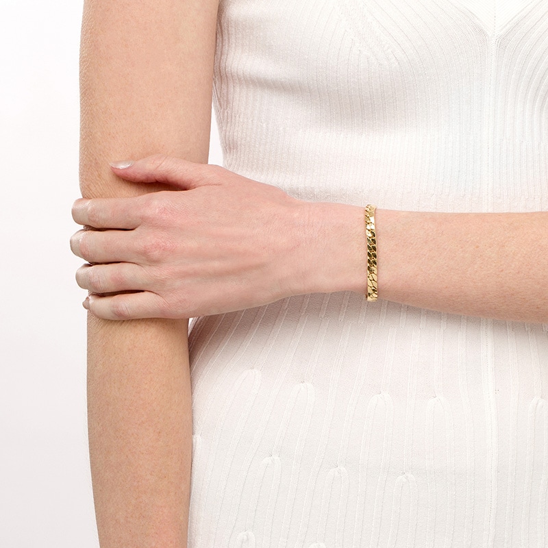 Previously Owned - 7.0mm Flat Curb Chain Link Bracelet in 18K Gold - 7.26"